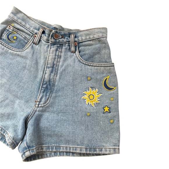 VNTG 90s High Waisted Celestial Embroidered Denim Shorts Made in Hong Kong 0089 - Picture 2 of 8